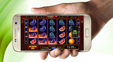 Смартфон в руке